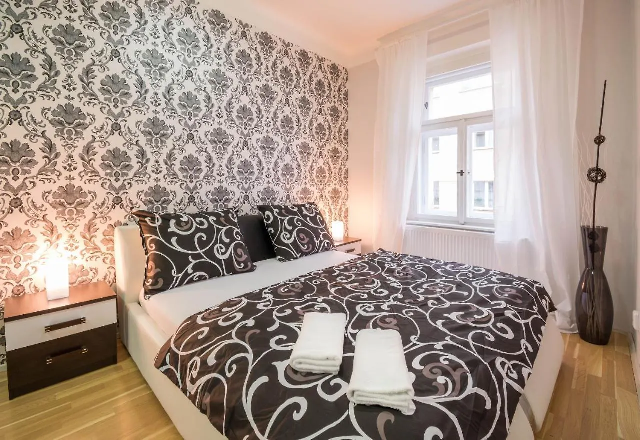 Chest Design Apartments Praga