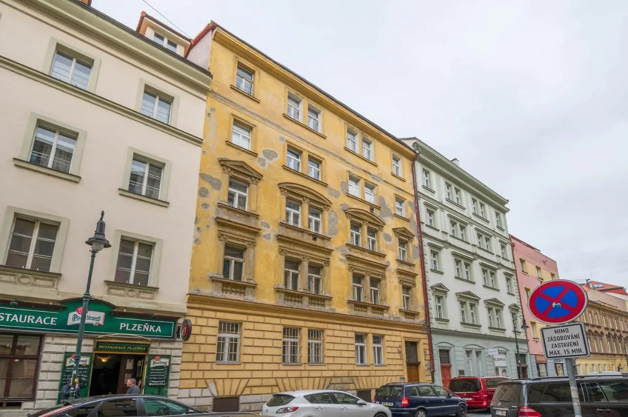Chest Design Apartments Praga
