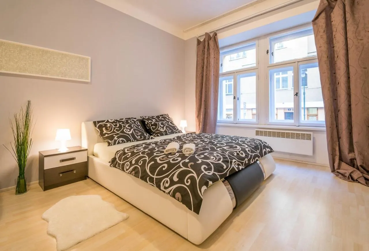 Chest Design Apartments Praga